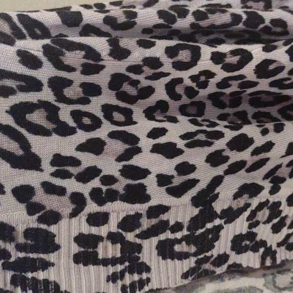 Laura Ashley women's medium gray cheetah open front 3/4 length sleeve cardigan - Picture 2 of 4